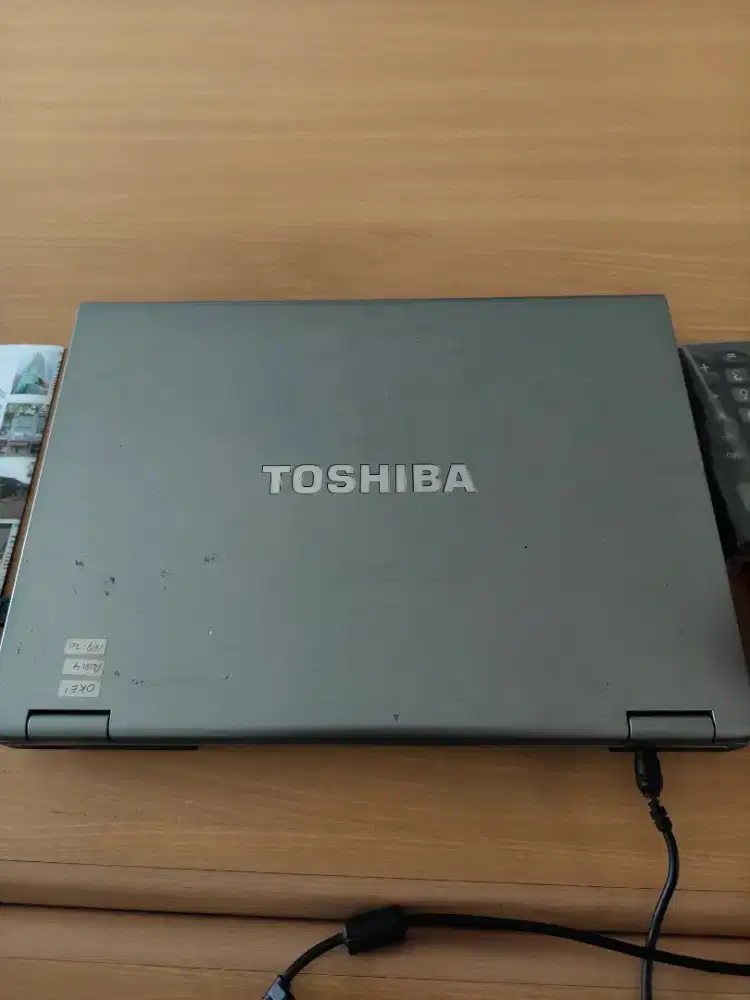 Dijual laptop bekas kantor merk hp, dan toshiba