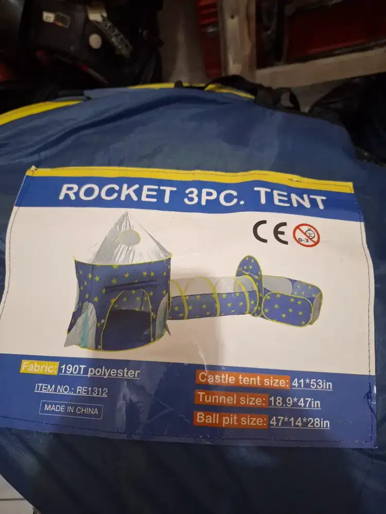Tenda rocket tempat bermain