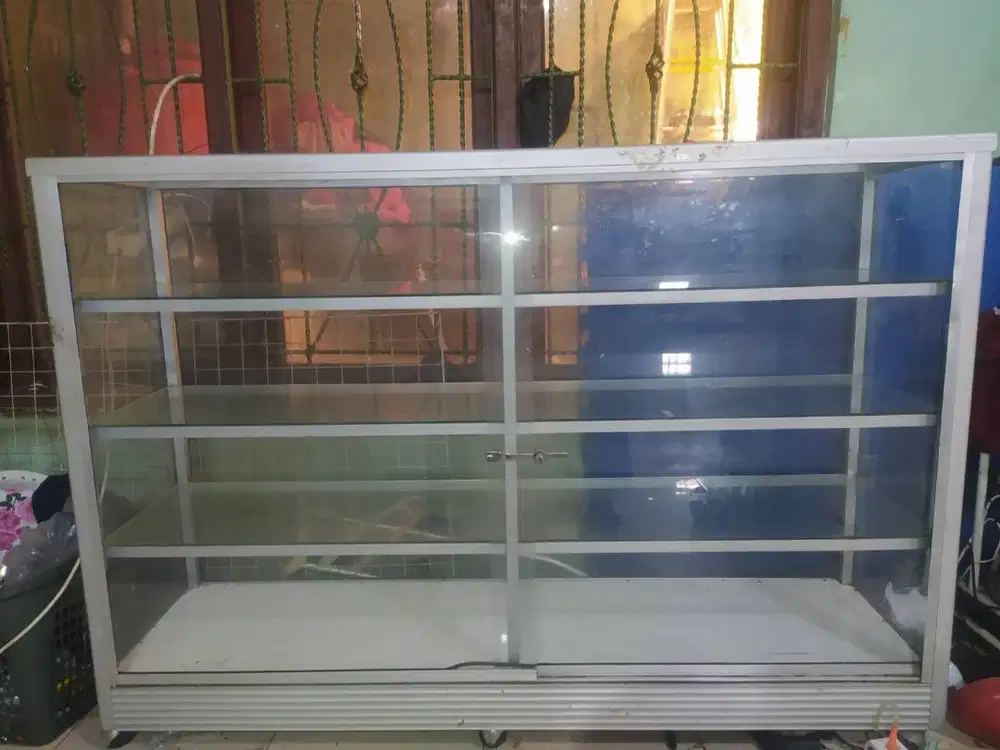Etalase Kaca Alumunium 150x40x100 cocok untuk toko jualan dagang