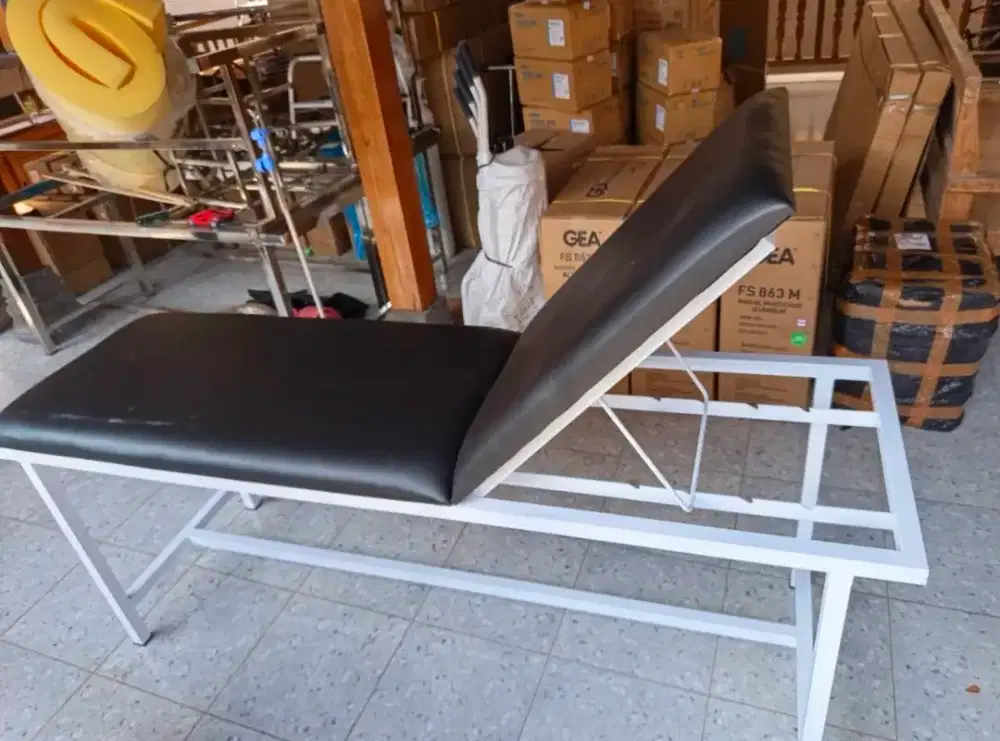 Bed Periksa Pasien / Ranjang UKS