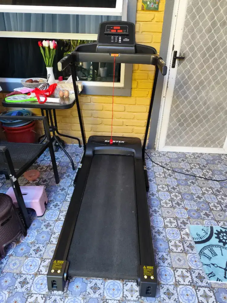 Alat olahraga Treadmill