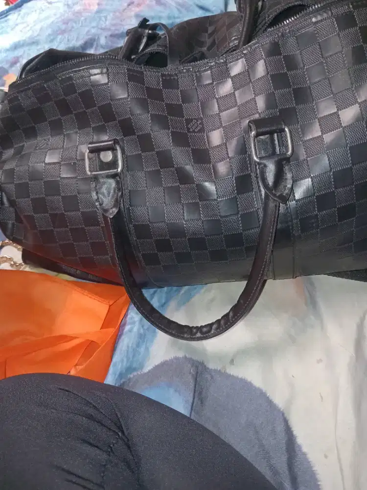 TAS LOUIS VUITON HITAM BESAR