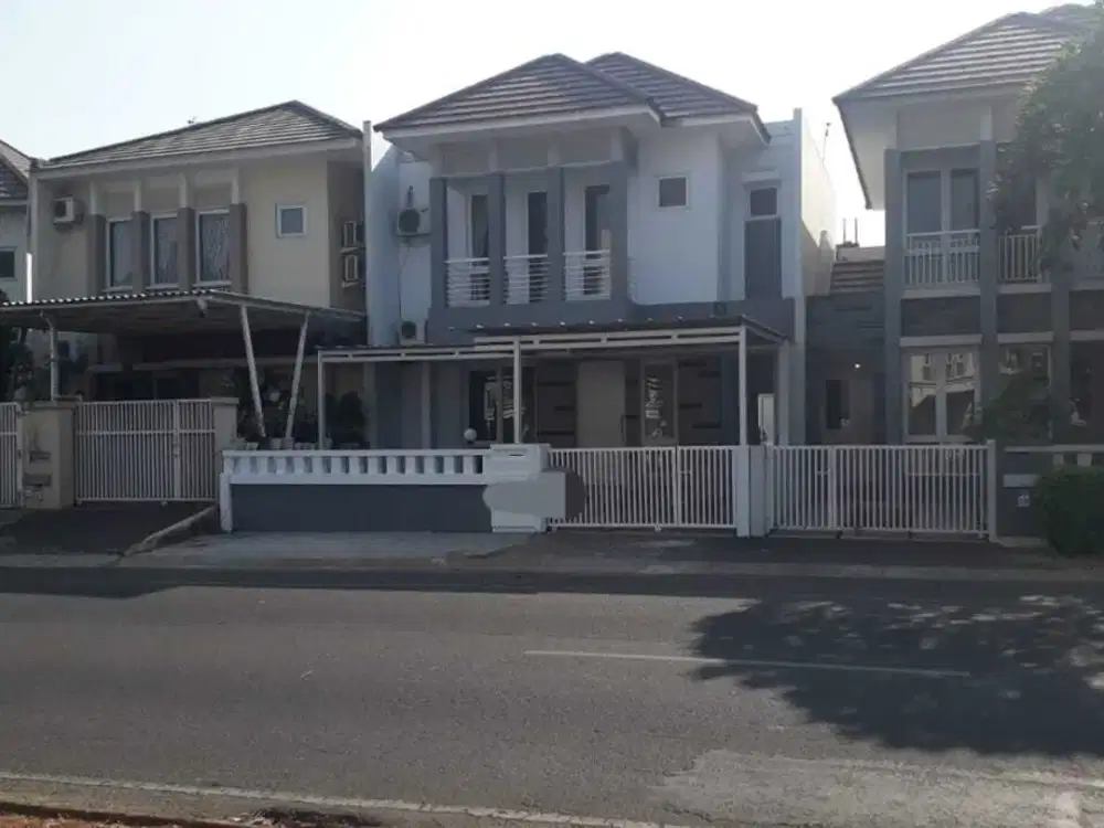 Jual  Cepat Rumah Cantik Siap Huni 3 M Nego Boulevard. Kota Wisata Cibubur.