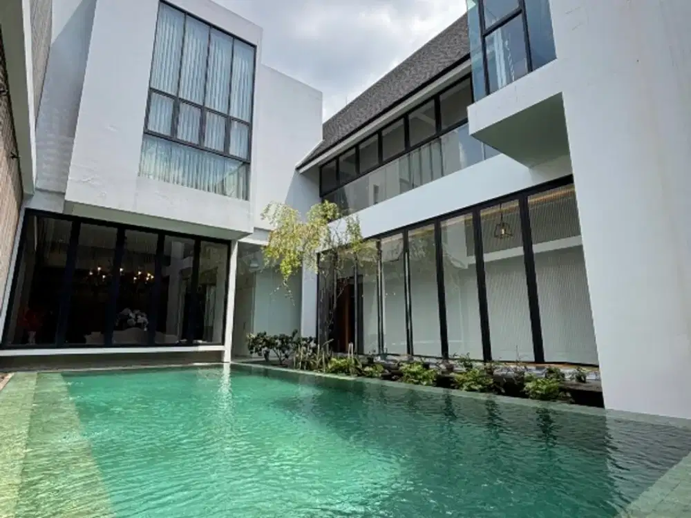 Dijual rumah mewah cck hunian.klinik.gakery di kebayoran baru
