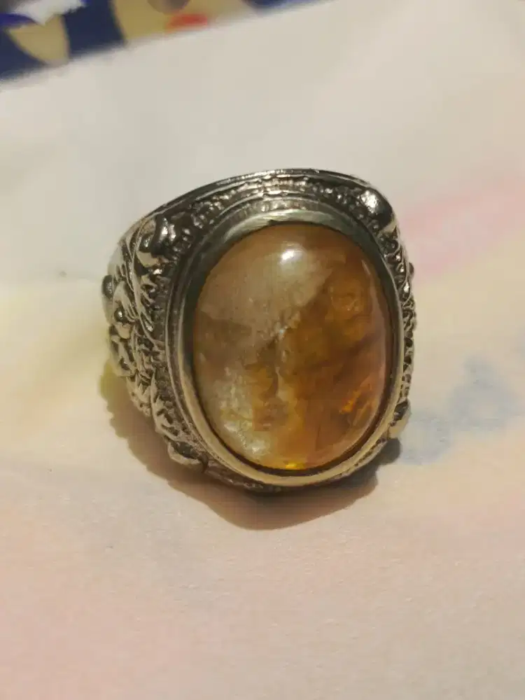 Batu kecubung Serat Emas