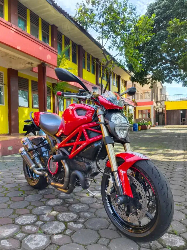 Ducati monster 1100 Evo red 2011
