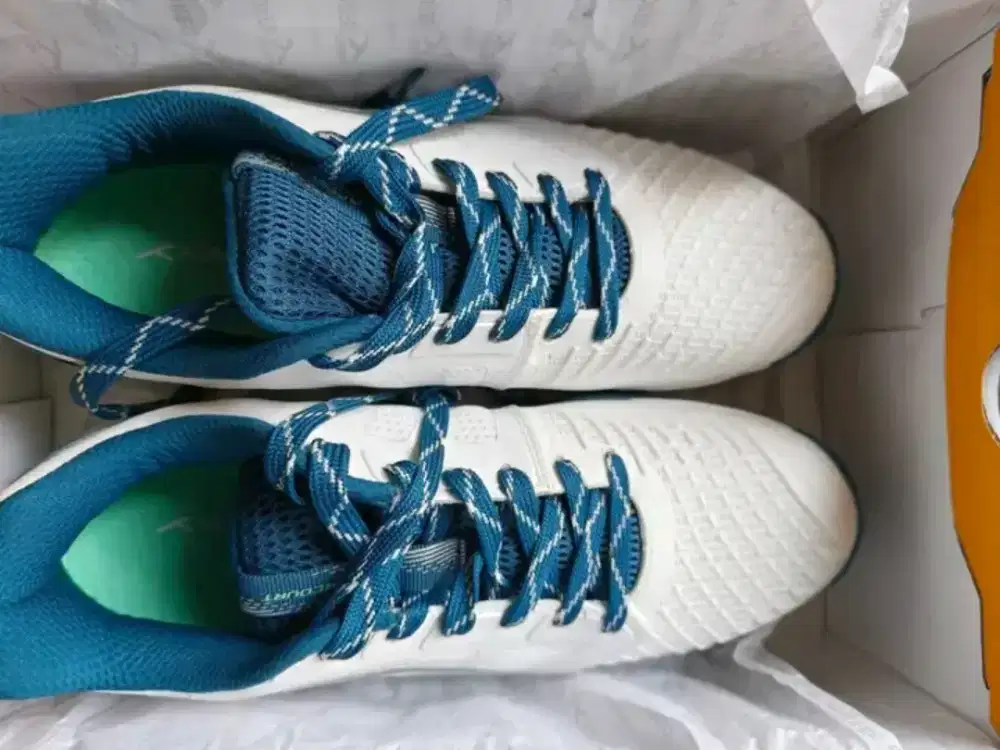 Sepatu Hundred Hypercort