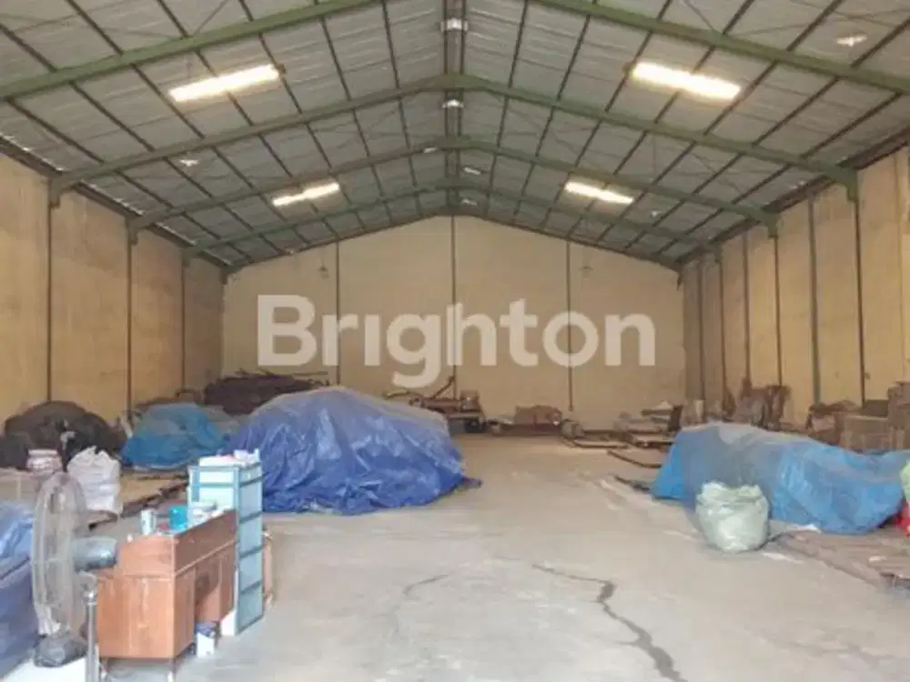 Dijual gudang siap pakai di kawasan industri Osowilangun Permai Surabaya Barat, cocok untuk penyimpanan, distribusi, maupun workshop.