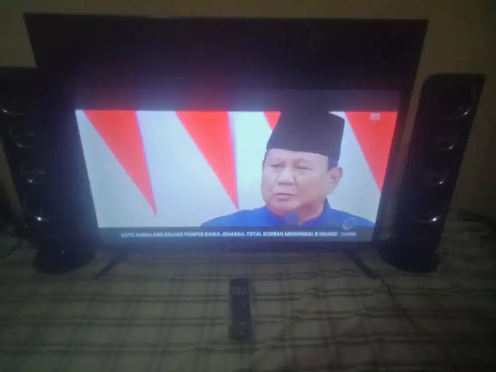 TV DIGITAL POLYTRON 32 INCH SPEAKER TOWER NORMAL NOMINUS MULUS LENGKAP