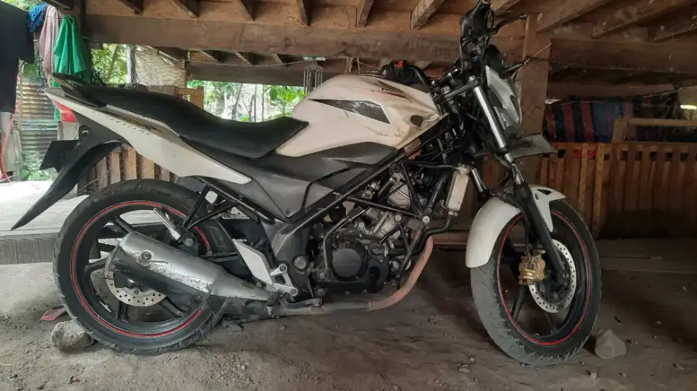 Becak Honda CB150R tahun 2014