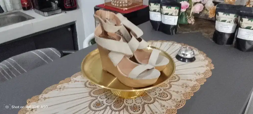 All sepatu branded Prada..Chanel ..dll