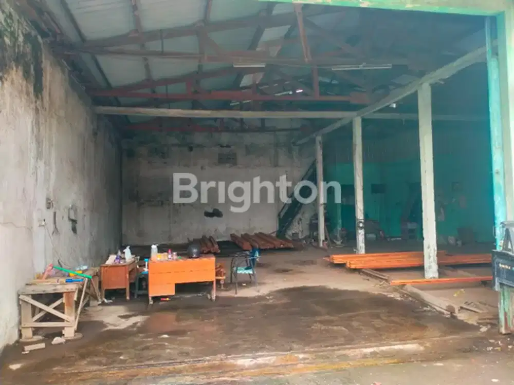 Dijual/disewakan gudang di wilayah Rungkut Surabaya Lokasi mudah diakses kendaraan bermotor, truk bisa keluar masuk