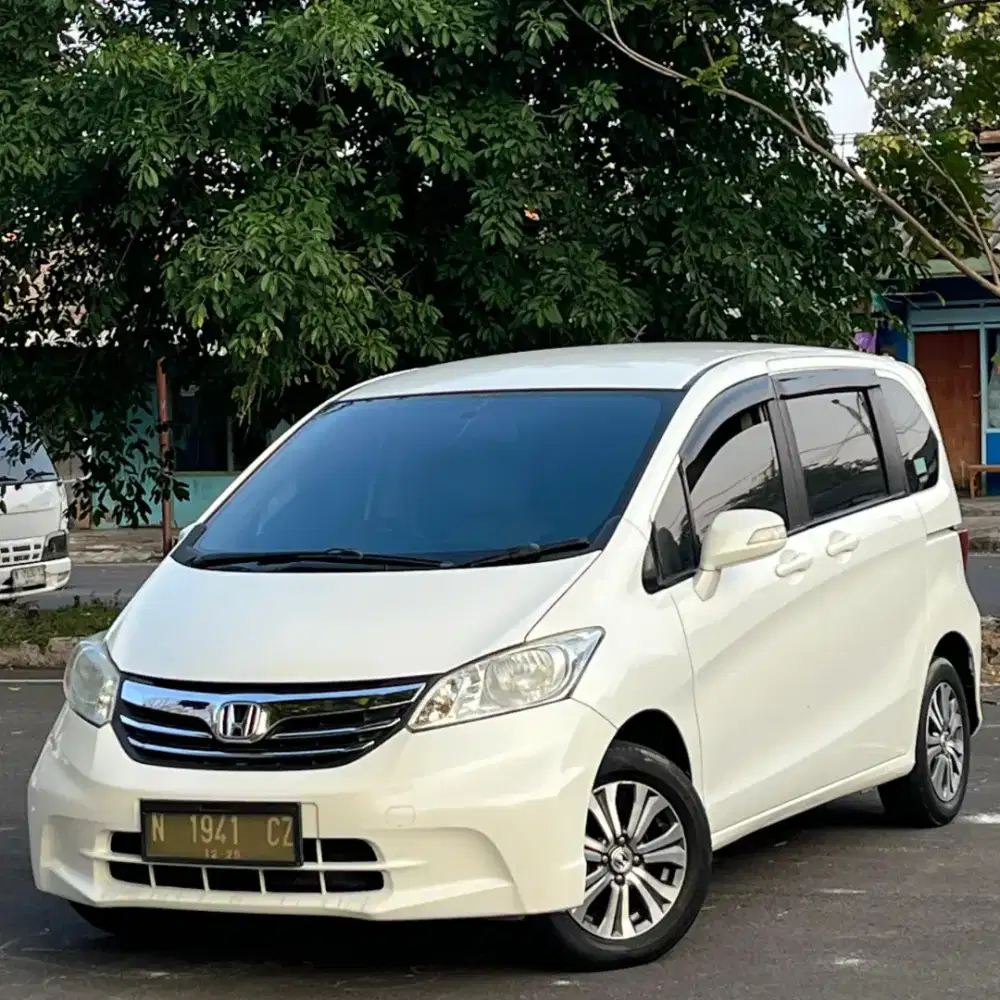 TDP20jt Honda Freed 1.5 E PSD Automatic 2012 Putih Kredit Murah