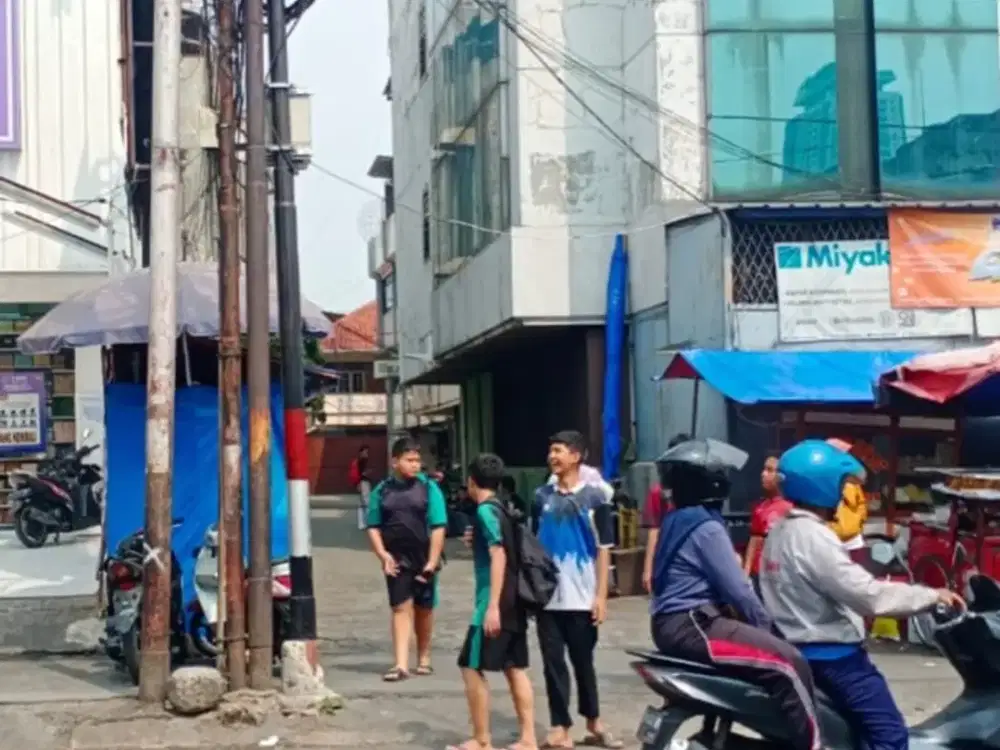 DIJUAL TANAH DAN BANGUNAN HARGA JUAL SESUAI NJOP DI JALAN UTAMA KEBAYORAN