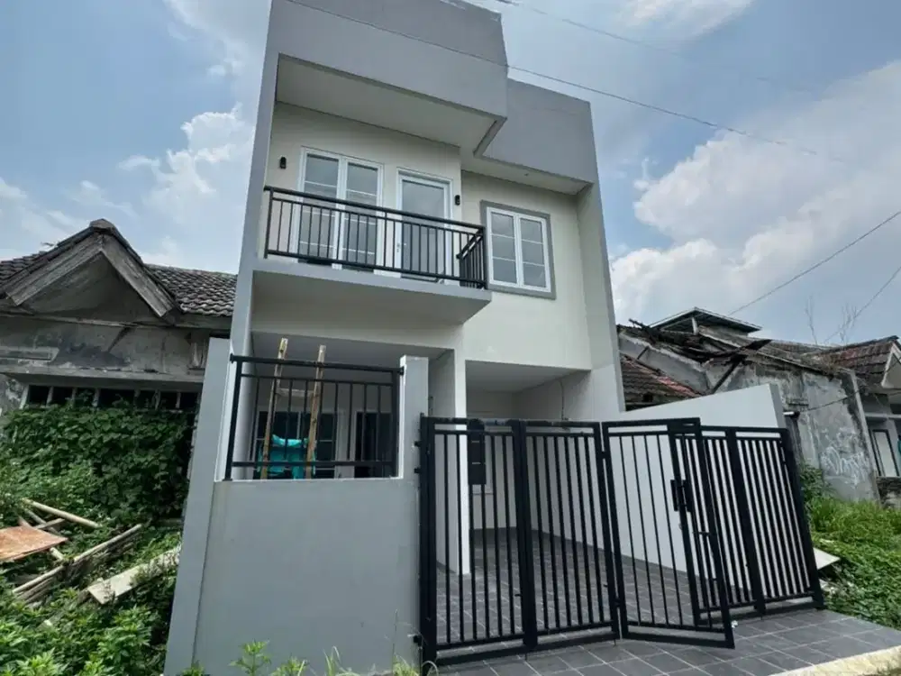 Dijual Rumah Bagus 3 Lantai Bagus Siap Huni-Cisauk Griya Parahita Tangerang