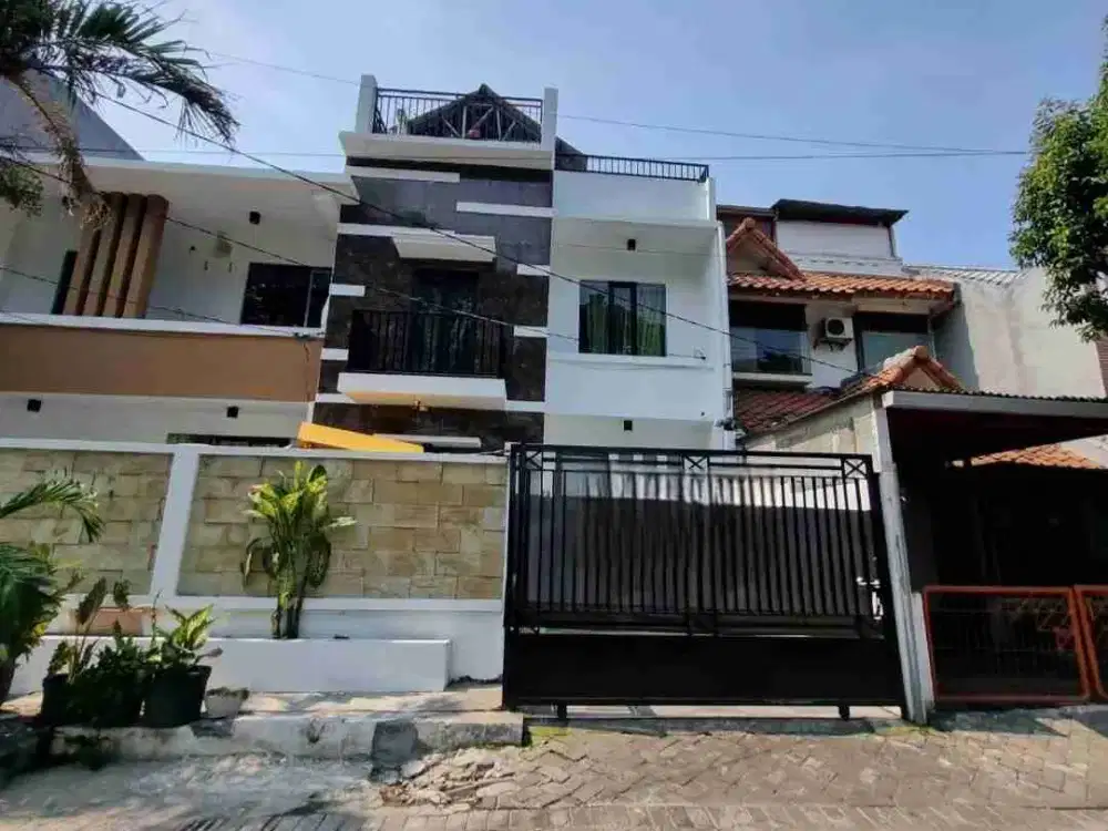 Dijual Rumah Wiyung Babatan Pratama 3 Lantai Minimalis