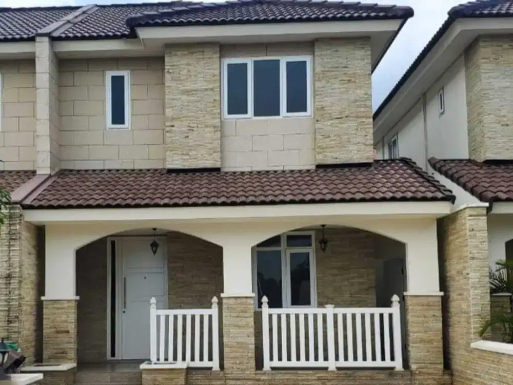 DIJUAL RUMAH MURAH DAN SIAP HUNI 2 LANTAI DI SAKURA REGENCY 3!