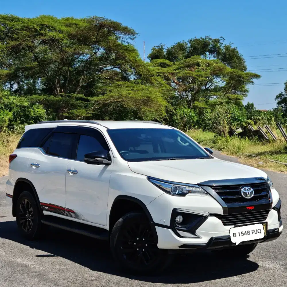DP60JT Toyota Fortuner 2.4 VRZ TRD Sportivo AT 2020 Putih Kredit Murah
