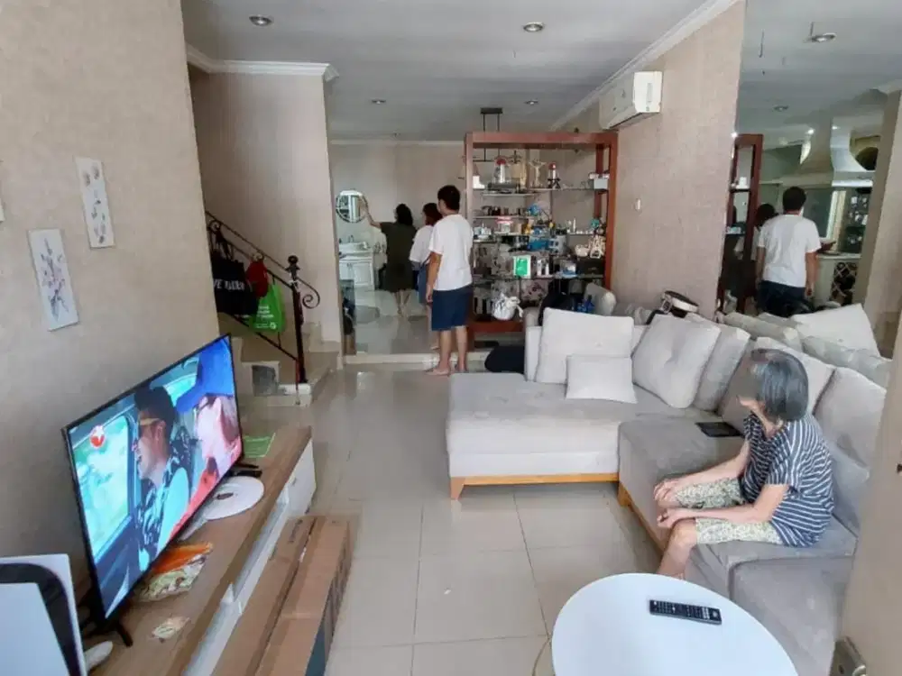 Dijual Cepat Rumah Mutiara Taman Palem Lestari hadap Timur