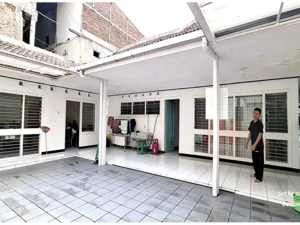 dijual rumah lama sangat terpelihara pinggir jalan raya burangrang kotak lebar 16 meter cocok utk dibangun ruko, klinik, kantor