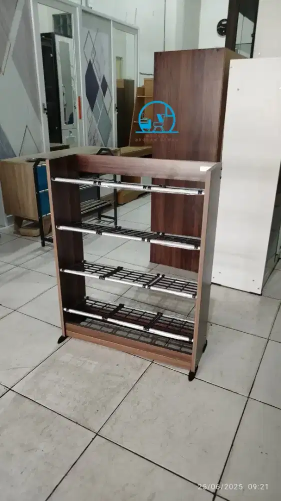 Rak sepatu siap antar