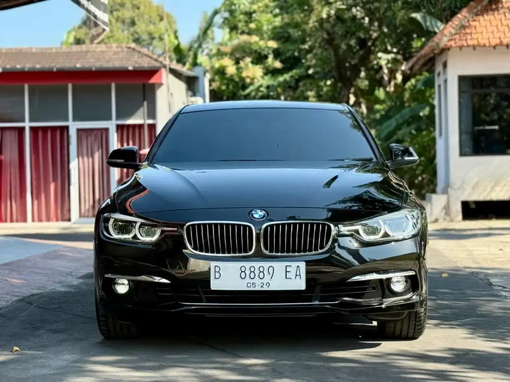 BMW 320i F30 Luxury Th 2018 Automatic KM 30rb OriginaL