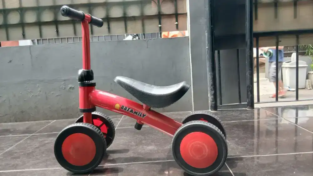 Sepeda batita roda 4