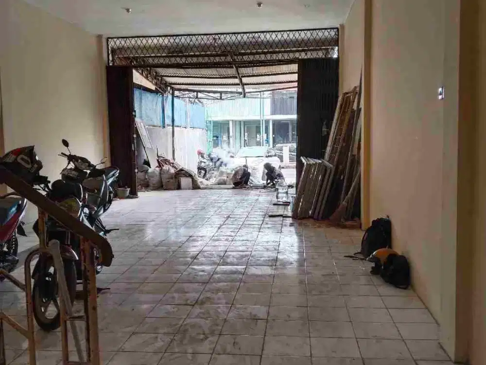 Disewakan ruko gudang 2 lantai LT 250LB105 sedang renov pinggir jalan raya pekayon jatiasih