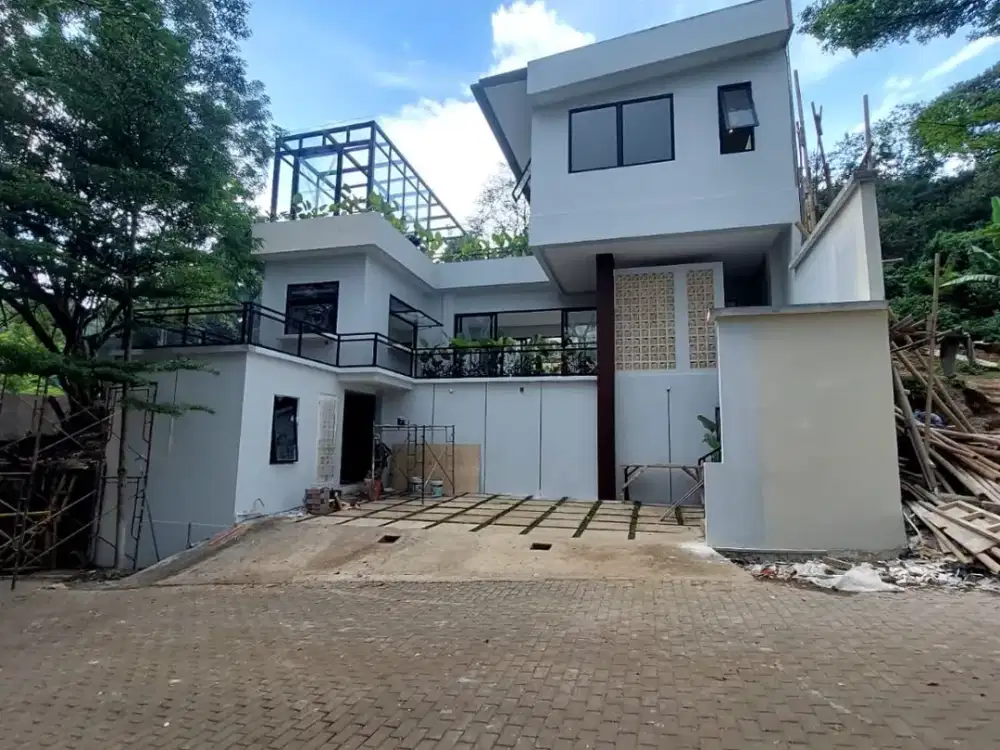 Rumah Villa modern tropis didalam Kota, Cipaku Bandung