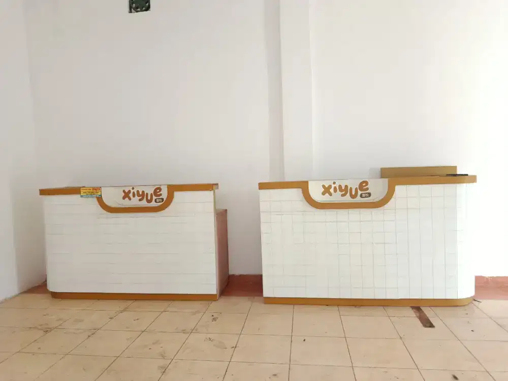 Meja kasir bahan kayu