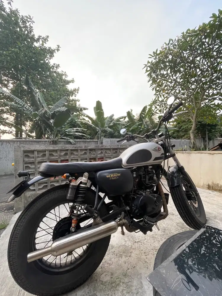 KAWASAKI W175 CUSTOM