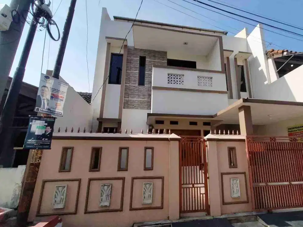 Dijual rumah baru 3 lantai di komplek Margahayu raya