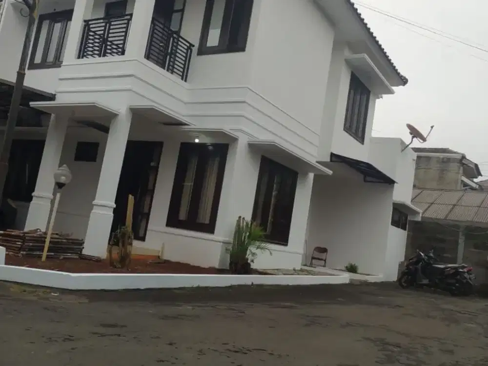 Dijual Cepat Rumah  Townhouse  Siap Huni  Berlokasi Strategis