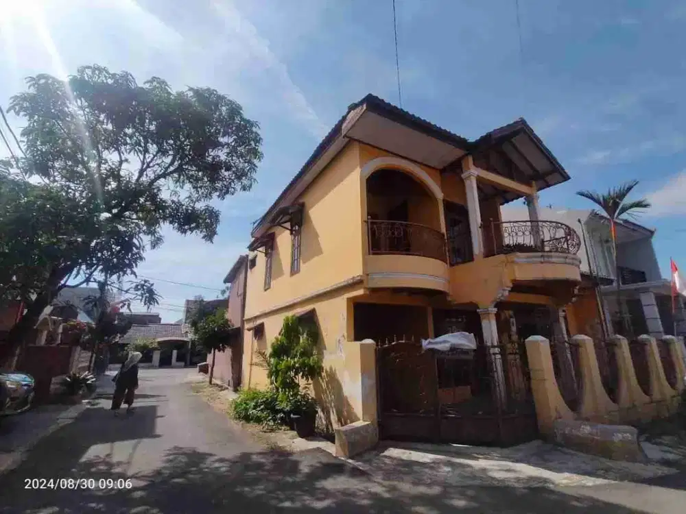 Di jual rumah di komplek Margahayu raya