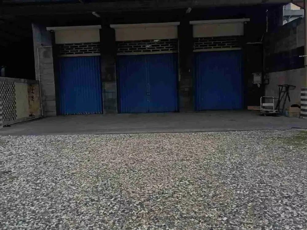 Toko Showroom Raya Sunset Road Kuta Bali