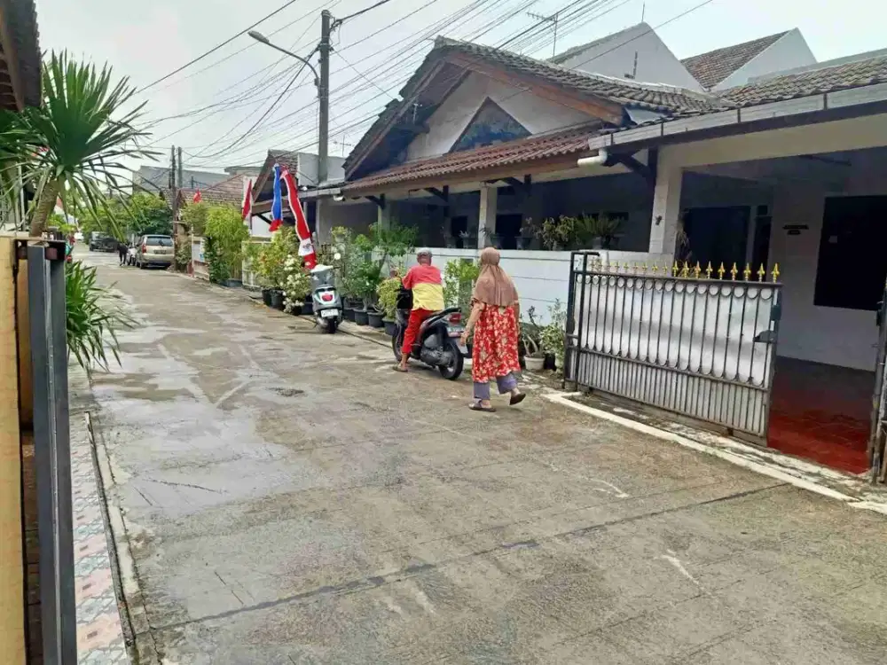 Turun Harga Rumah luas dijual murah Butuh Uang Wisma Asri Satu