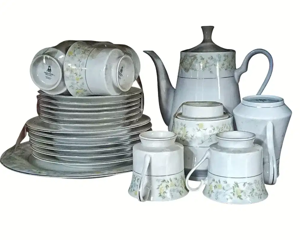22 pieces Vintage Tea set CROWN MING Porcelain