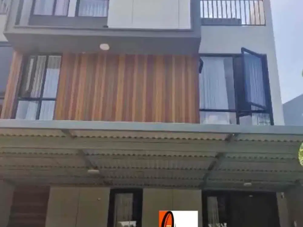 Dijual rumah 3 lantai hoek di dalam cluster Kota Wisata