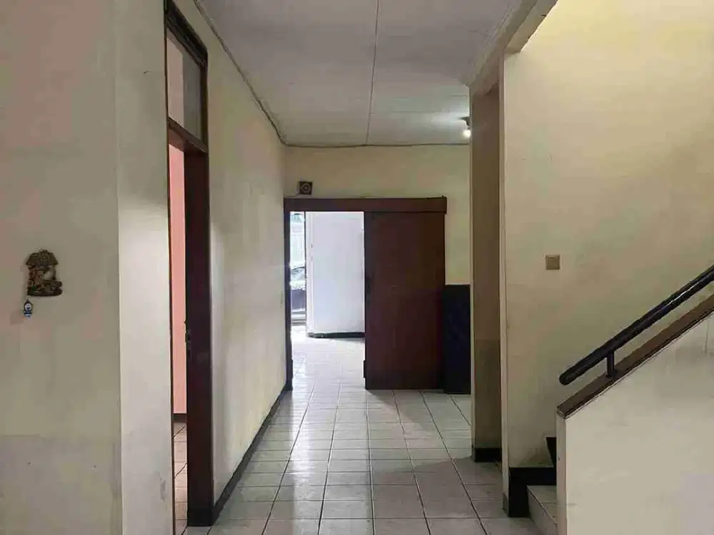 Rumah Ruko 2 Lantai Cocok untuk Bisnis/tempat Usaha Shm Di pusat kota Sayap Gardujati Kota Bandung