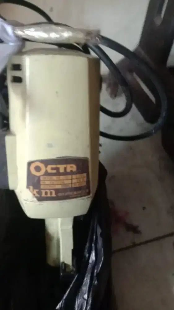 Mesin gunting potong Merk Okta normal siap pakai