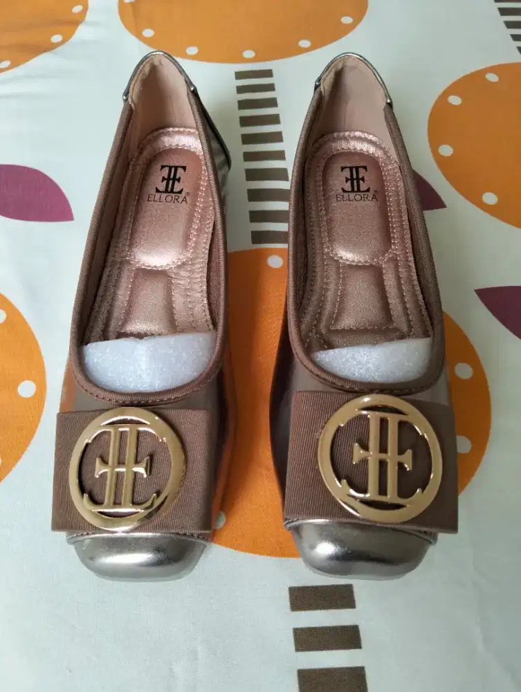 Sepatu flatshoes, sepatu santai, warna coffee size 35, keren, modern.