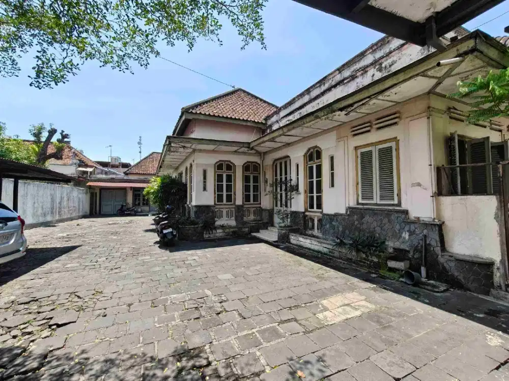 rumah kolonial pinggir jalan raya purwosari Laweyan hitung tanah