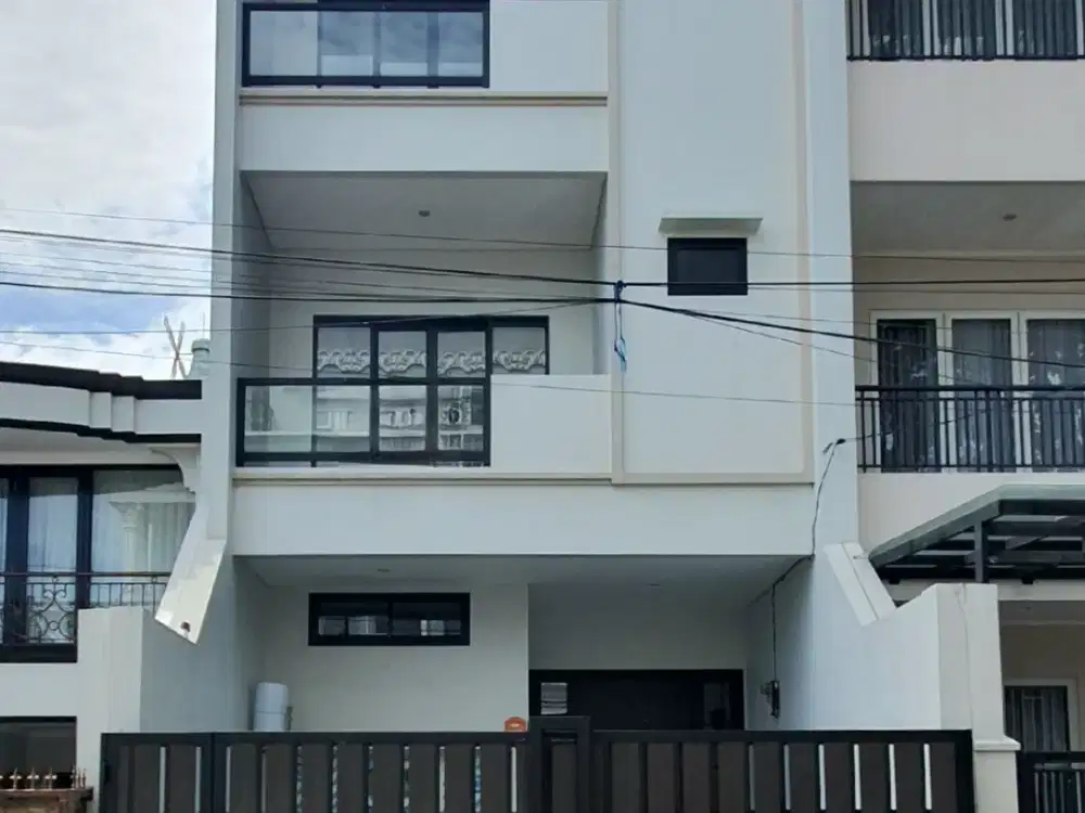 Beautiful in White.... Rumah 100% baru, modern minimalis, di cluster Gading Pandawa, Kelapa Gading