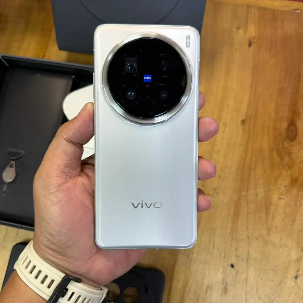 Vivo x200 Pro 5G 16/512GB titanium Silver Super mulus Garansi mei 2026