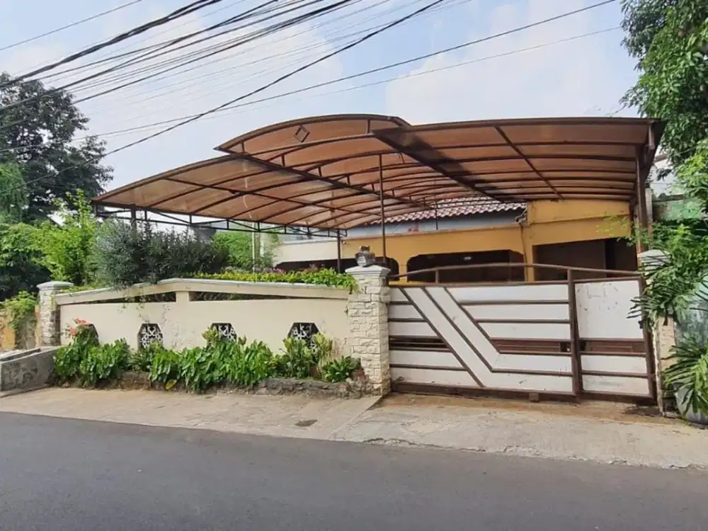 Rumah 1 1/2 Lantai di Cipinang Cempedak