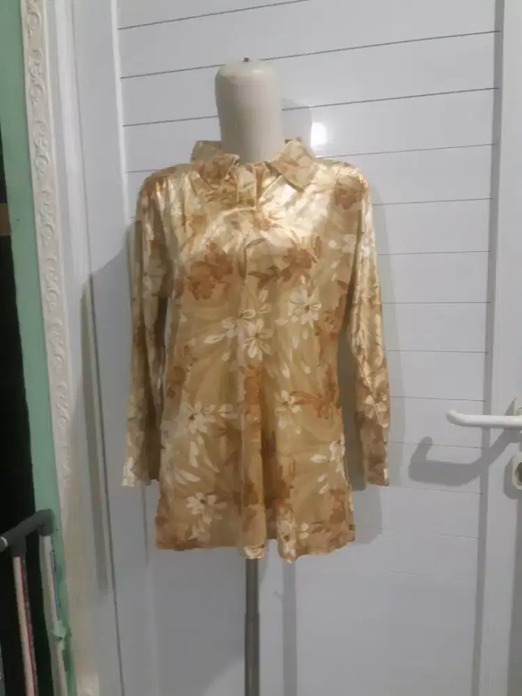 Blouse/kemeja bunga gold vintage mount preloved tjap karoeng