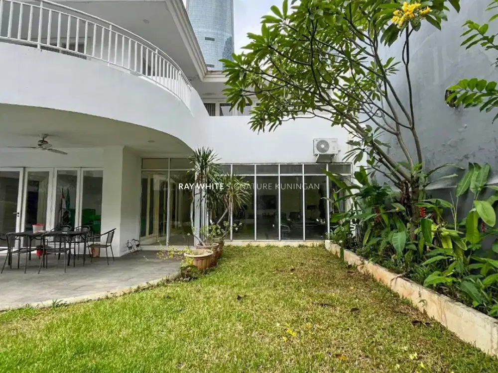 Rumah Mewah Lokasi Elite di Jl Denpasar III Mega Kuningan