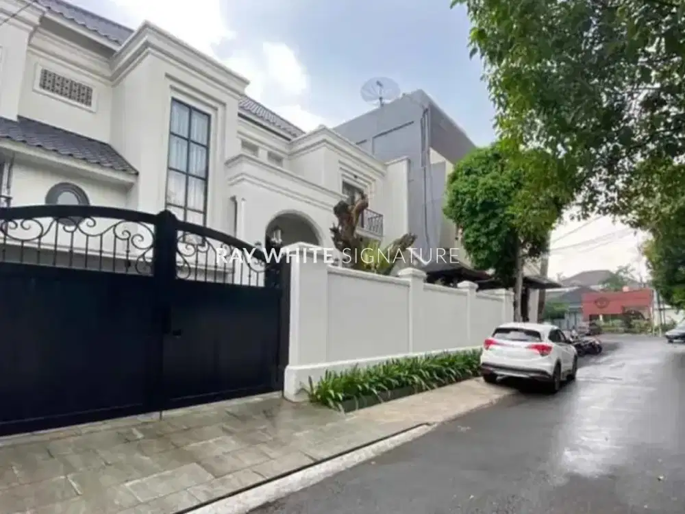 Rumah Mewah di Jl. Panglima Polim X Lokasi Elite Area Tenang