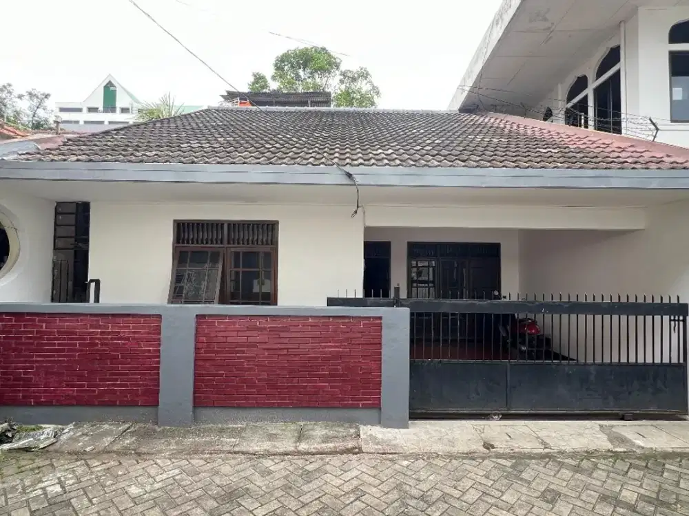 Rumah 1 ½ Lantai Dijual di Jl Banjarsari - Cilandak Barat - Jakarta Selatan. Dekat Stasiun MRT Dekat Akses Tol