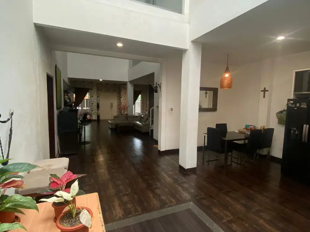 Dijual Cepat Turun harga Rumah 2 lantai di Sektor 7a